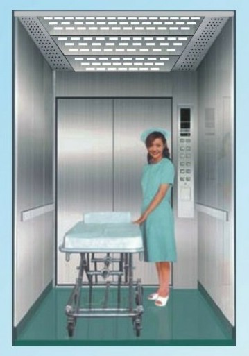 Kỹ thuật viên Thuận Phong lắp đặt thang máy theo chuẩn EN 81